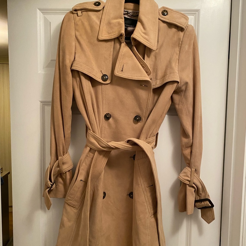 🧥💕Absolutely GORGEOUS Banana Republic Genuine suede trench💕🧥